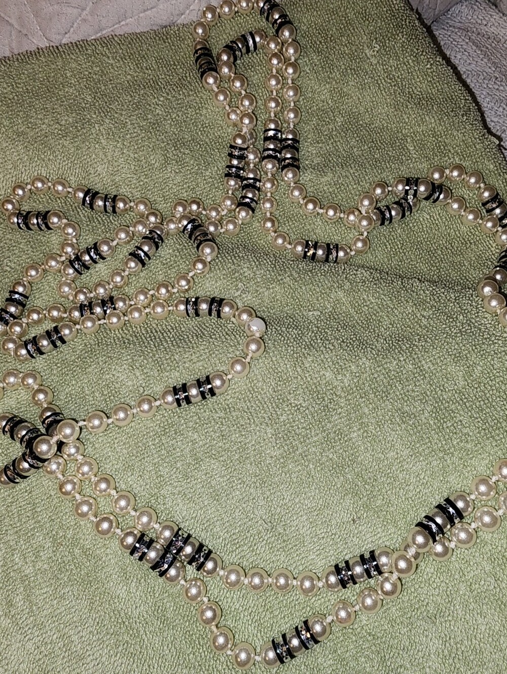 vintage costume necklace featuring white faux pearl beads accented black Silver